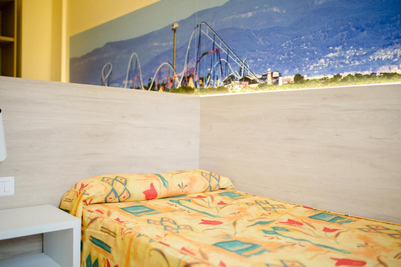 Festival Village Apartments Salou Bagian luar foto